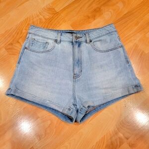 Kendall & Kylie High Waist Mom shorts size 28